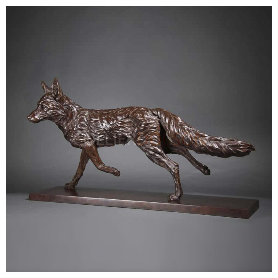 Outlet running coyote. bronze